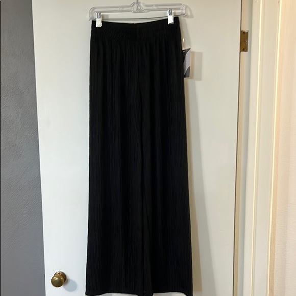 Black Ribbed two piece set- crop top and pants - Picture 4 of 9